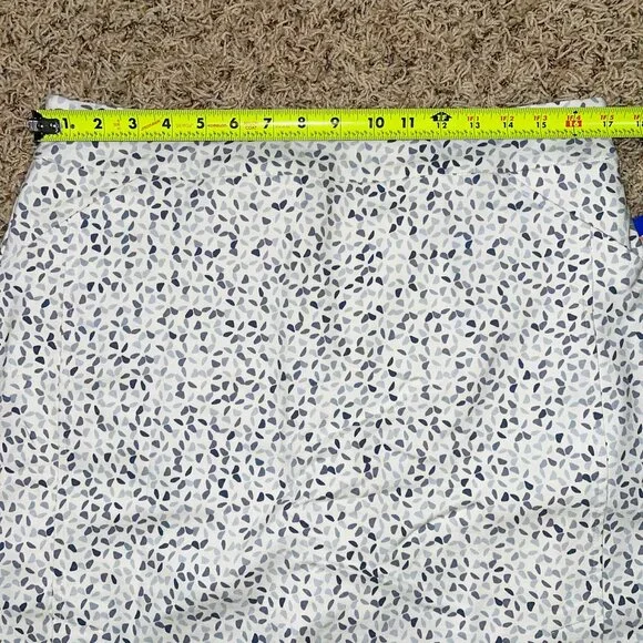 S.C. & CO. Women's Tummy Control Skort Pebble, Size Large (New) - Picture 14 of 16